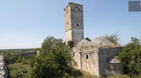 L'alto e millenario Sant'Eustachio, complesso bizantino sperduto nell'agro di Giovinazzo